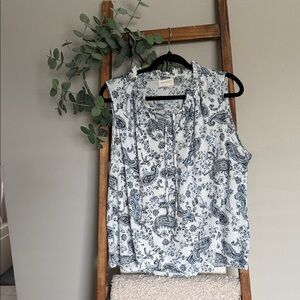 MELLODAY White Sleeveless Paisley Tie-Neck Camisole